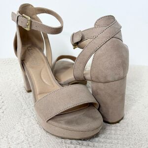 CL by Laundry Go On 2 Tan Block Heel Sandals
